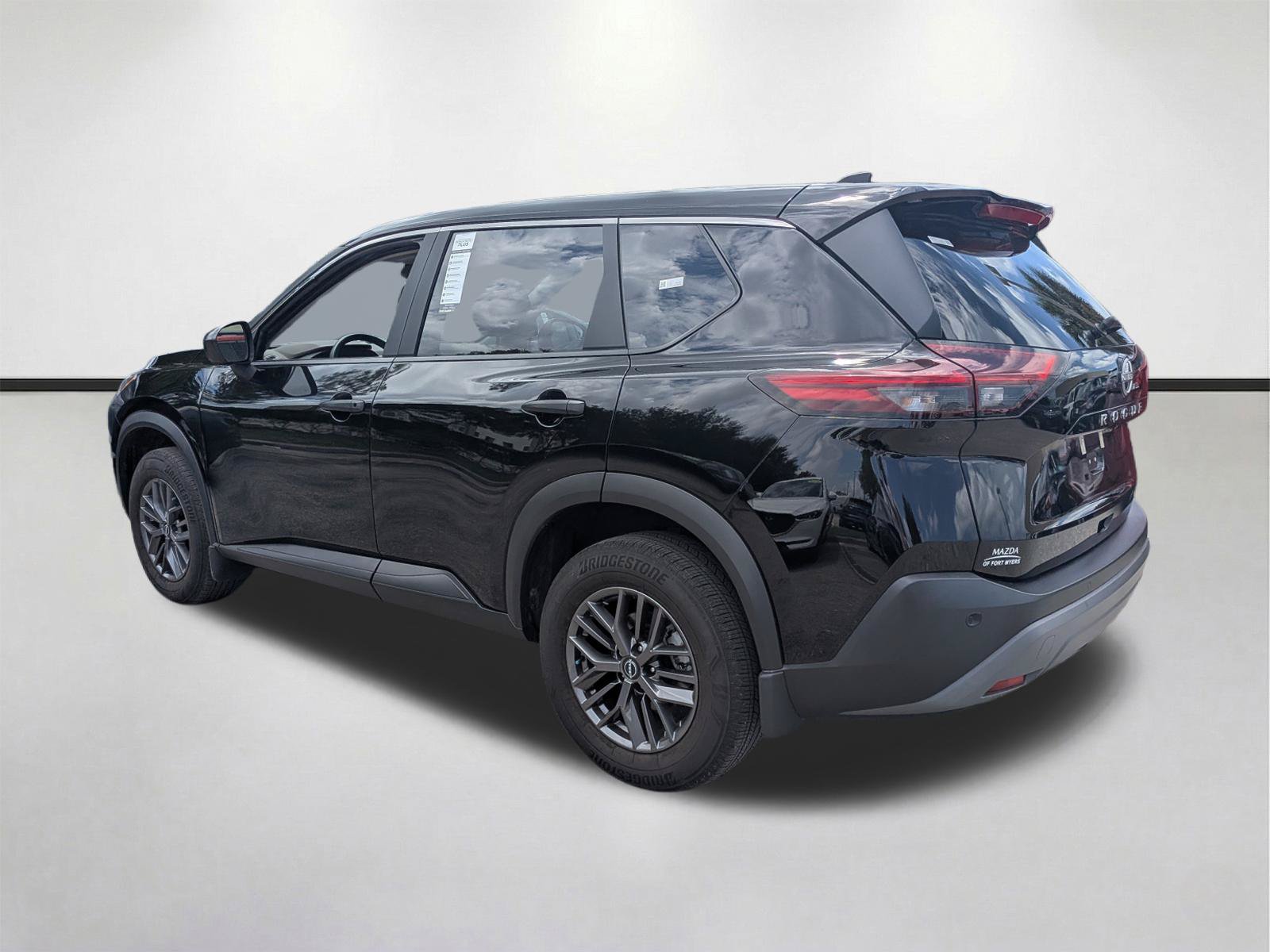 Used 2023 Nissan Rogue S FWD image 6