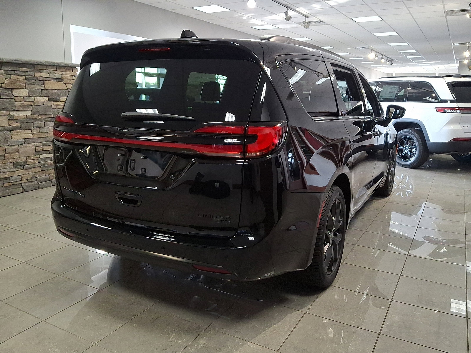 New 2026 Chrysler Pacifica Limited w/ S Appearance Package image 7
