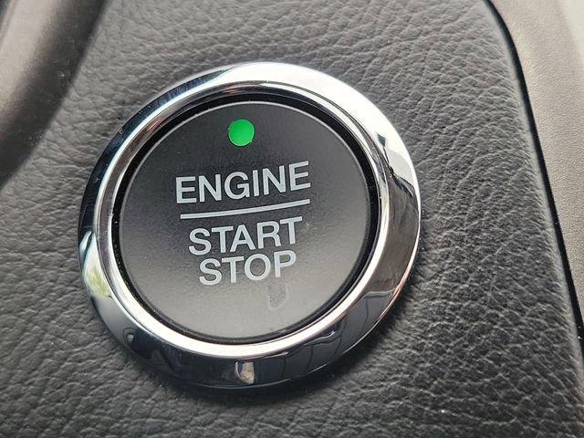 Used 2018 Ford Fusion SE w/ Fusion SE Technology Package FWD image 15