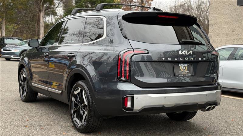 Used 2024 Kia Telluride EX w/ EX Captain's Chair Package image 4