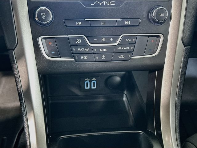 Used 2020 Ford Fusion SE FWD image 24