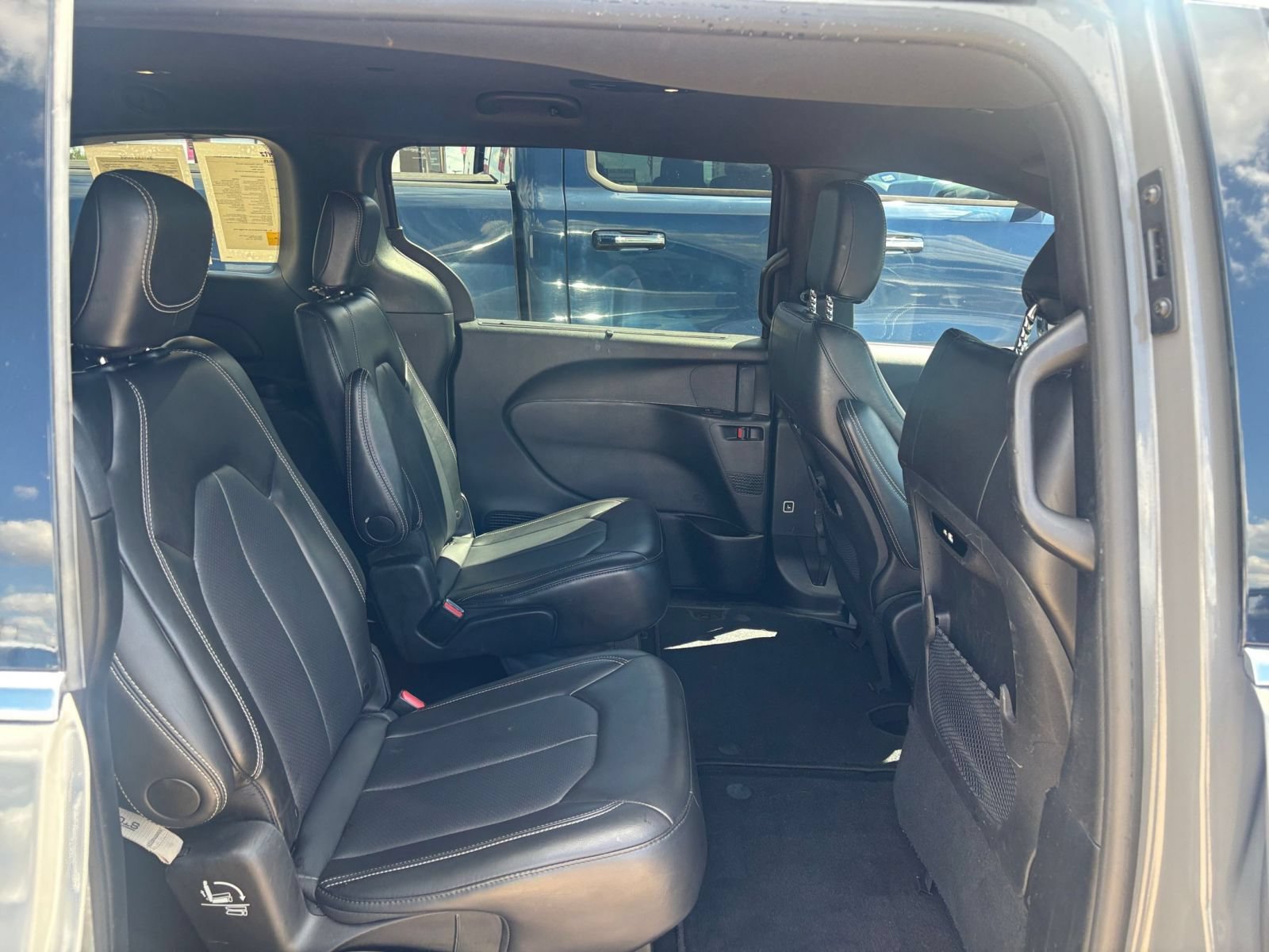 Used 2025 Chrysler Pacifica Select FWD image 27