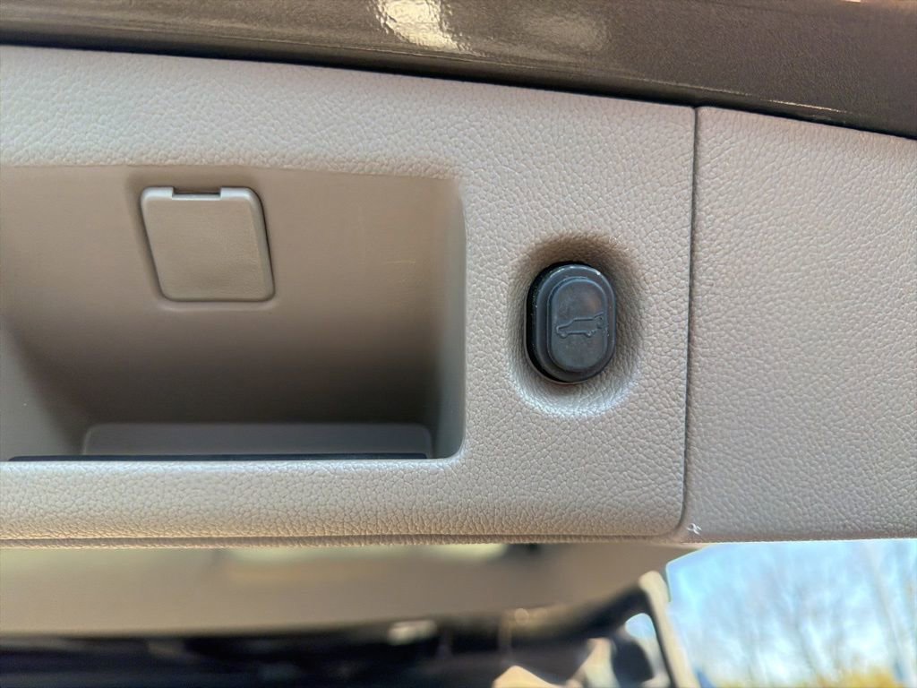 Used 2015 GMC Yukon SLT image 23