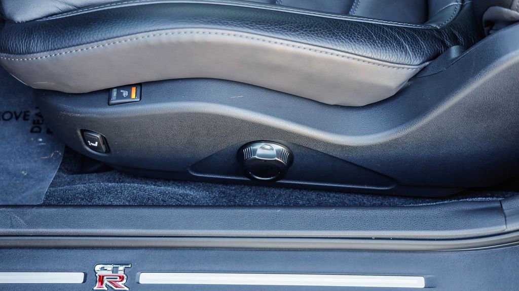 Used 2024 Nissan GT-R Premium w/ Premium Interior Package image 22