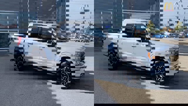 Certified 2022 Ford F150 XLT w/ Equipment Group 302A High image 3