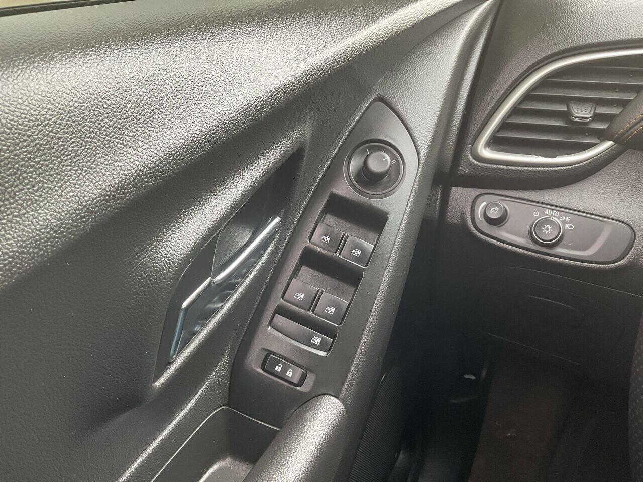 Used 2021 Chevrolet Trax LS w/ Tint and Cruise Package image 18