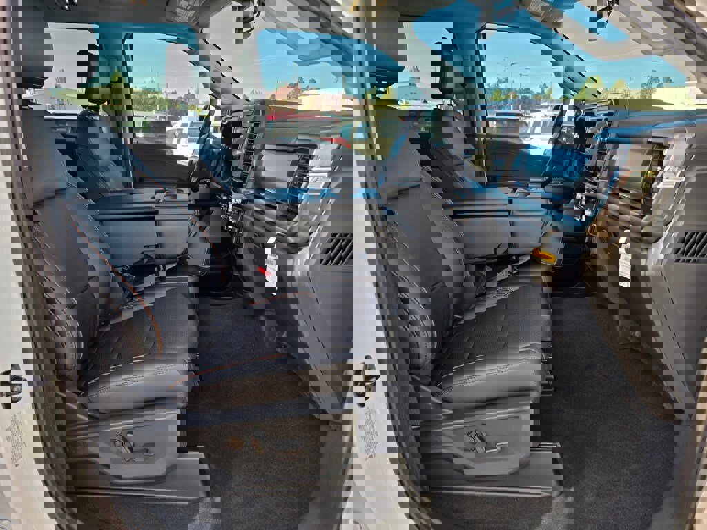 New 2026 Ford F350 Lariat w/ FX4 Off-Road Package image 23