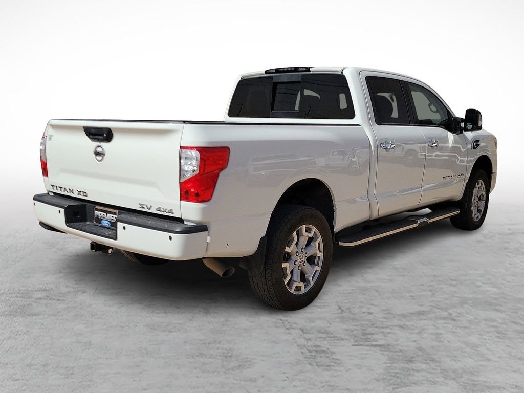 Used 2019 Nissan Titan SV w/ SV Convenience Package image 11