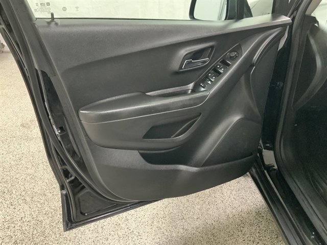 Used 2021 Chevrolet Trax LT AWD/4WD image 15