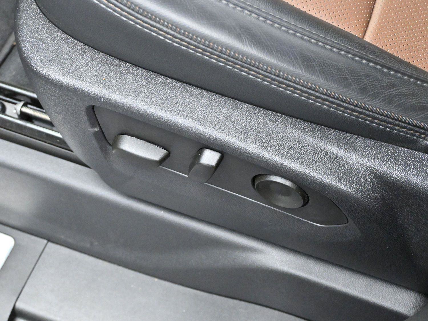 Used 2023 Chevrolet Silverado 1500 High Country w/ High Country Premium Package image 12