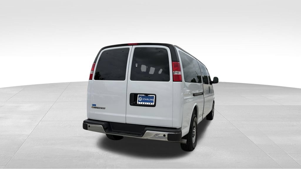 Used 2025 Chevrolet Express 3500 LT w/ LT Preferred Equipment Group RWD image 8