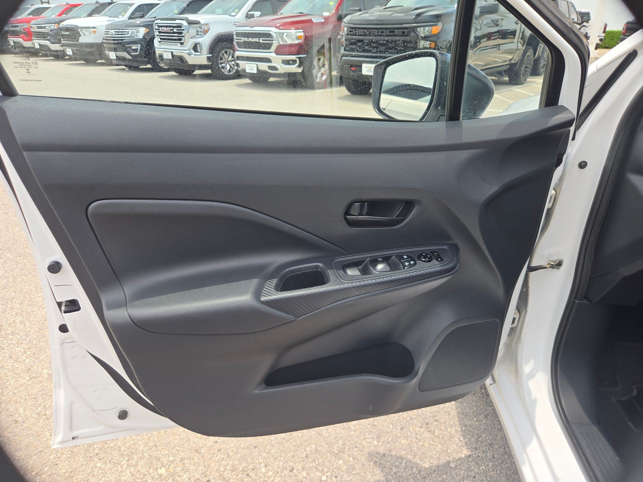 Used 2023 Nissan Versa S FWD image 12
