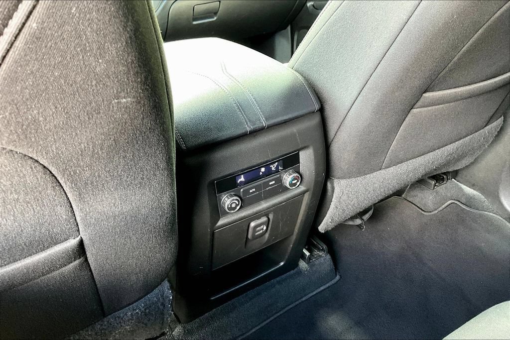 Used 2023 Chevrolet Traverse LT AWD/4WD image 12