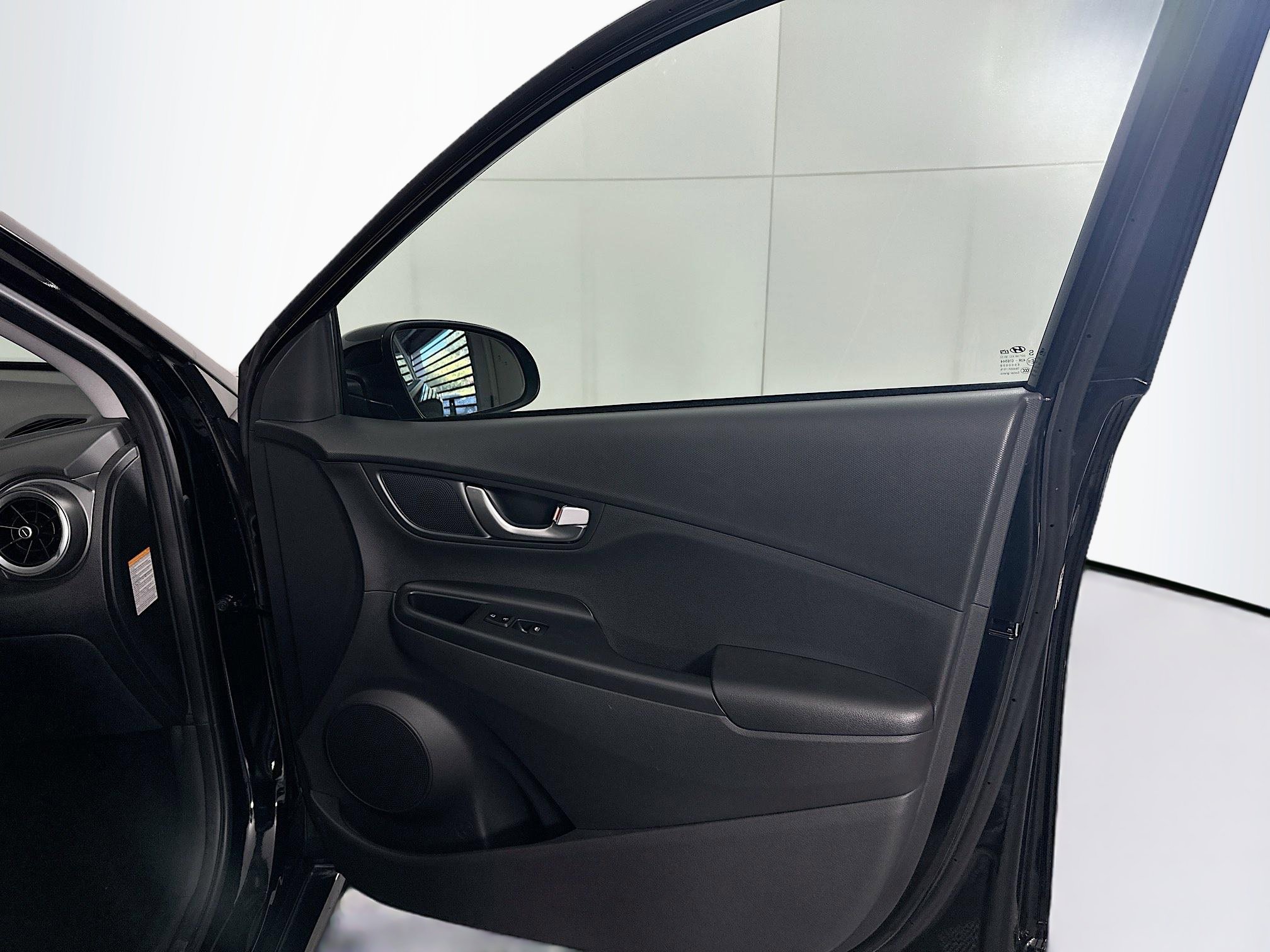 Used 2023 Hyundai Kona SE FWD image 30