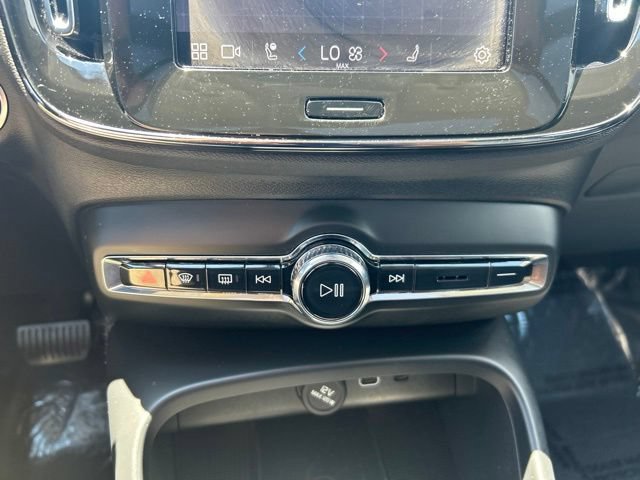 Certified 2025 Volvo XC40 B5 Core AWD/4WD image 26