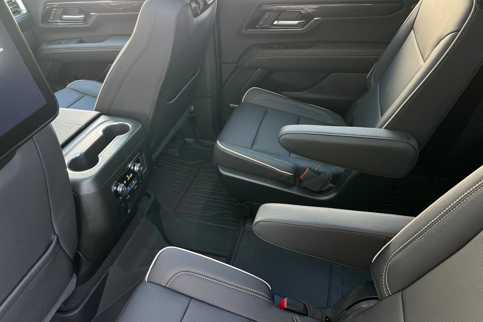 New 2026 GMC Yukon XL Elevation w/ Elevation Premium Package AWD/4WD image 11