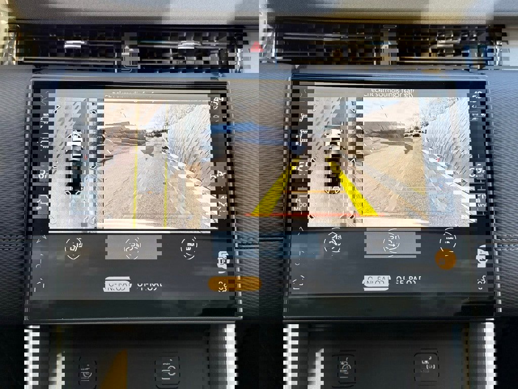 Certified 2025 Land Rover Discovery Sport Dynamic SE image 28