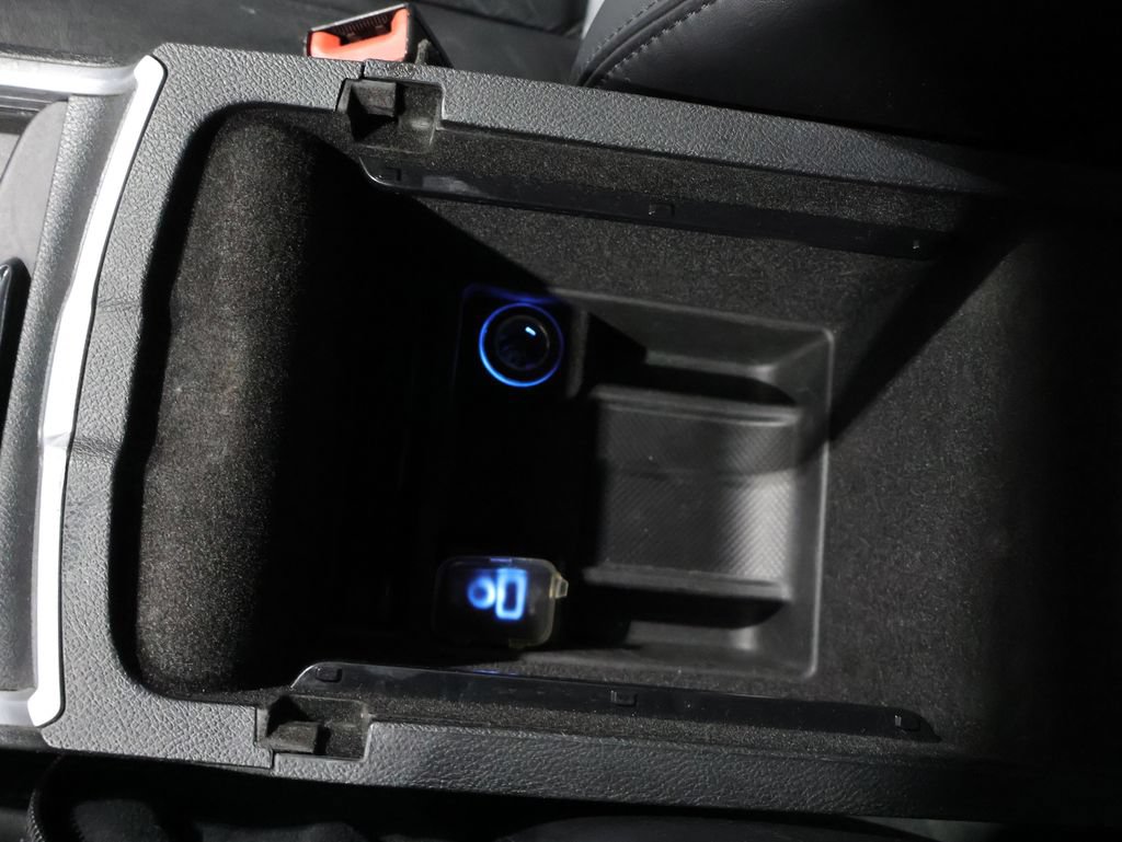 Used 2013 Chrysler 300 RWD image 34