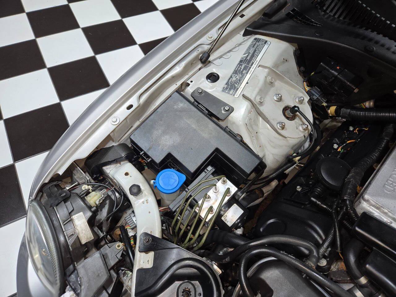Used 2005 Jaguar S-TYPE R RWD image 47