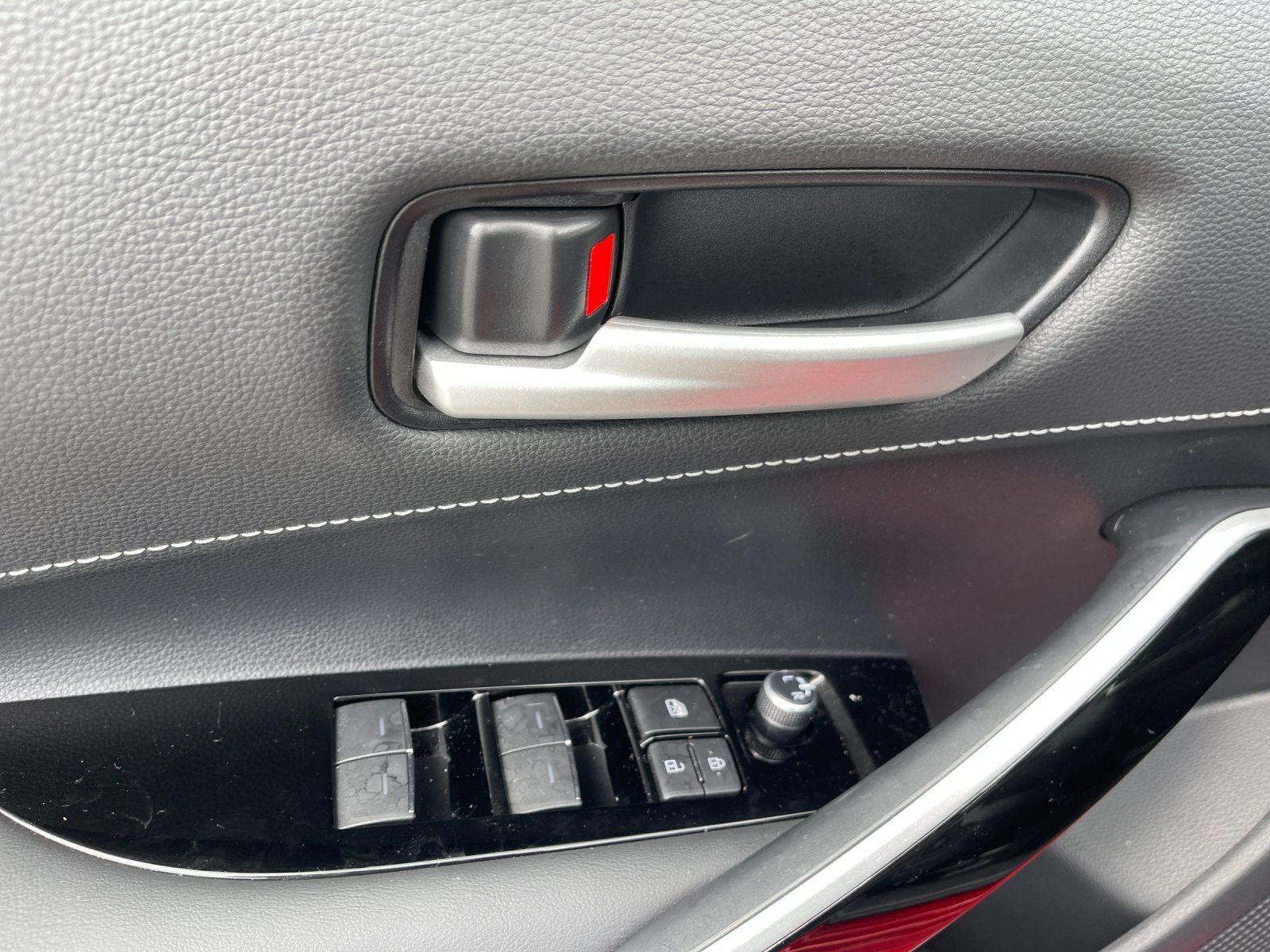 Used 2021 Toyota Corolla XSE FWD image 13