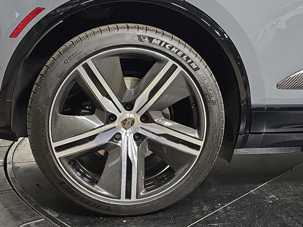 Used 2025 Porsche Macan Turbo Electric AWD/4WD image 29