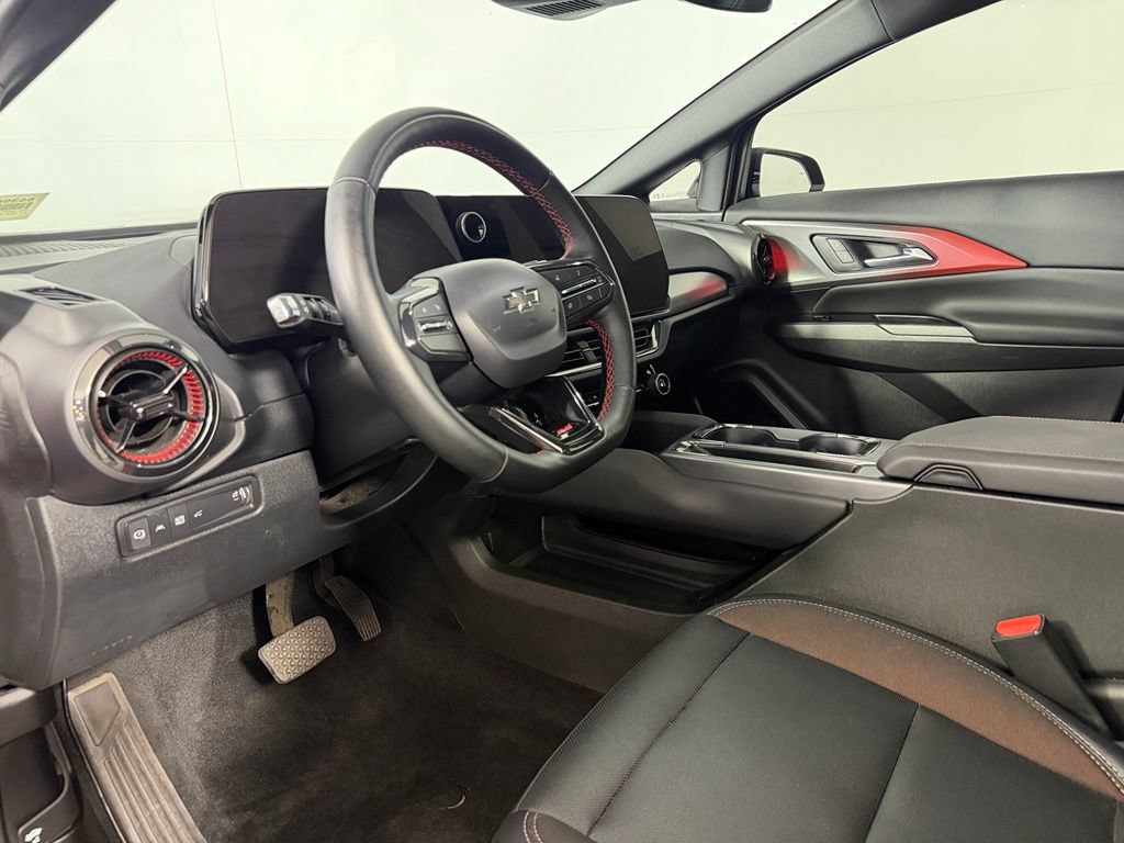 Used 2025 Chevrolet Equinox EV RS FWD image 13