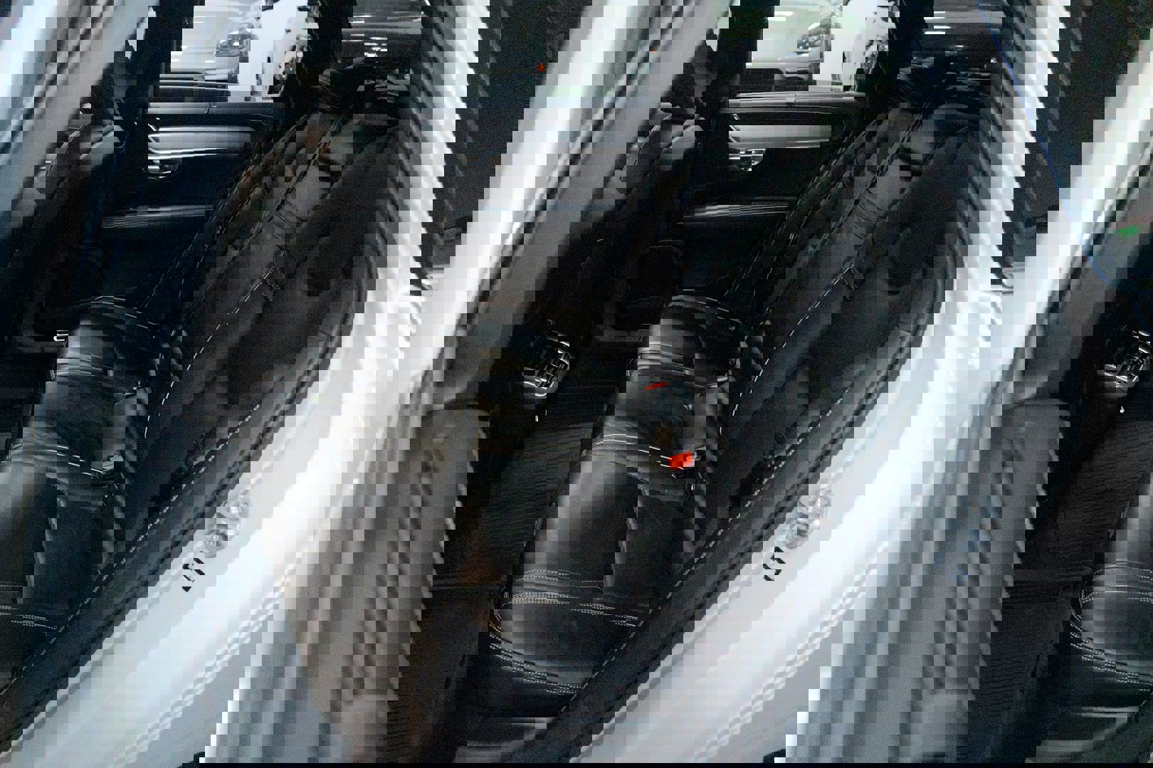 Used 2019 Volvo V90 T5 R-Design w/ Protection Package Premier image 25