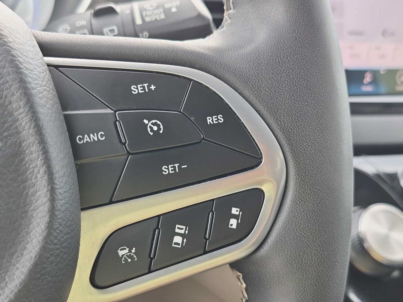 Used 2024 Chrysler Pacifica Touring-L FWD image 24