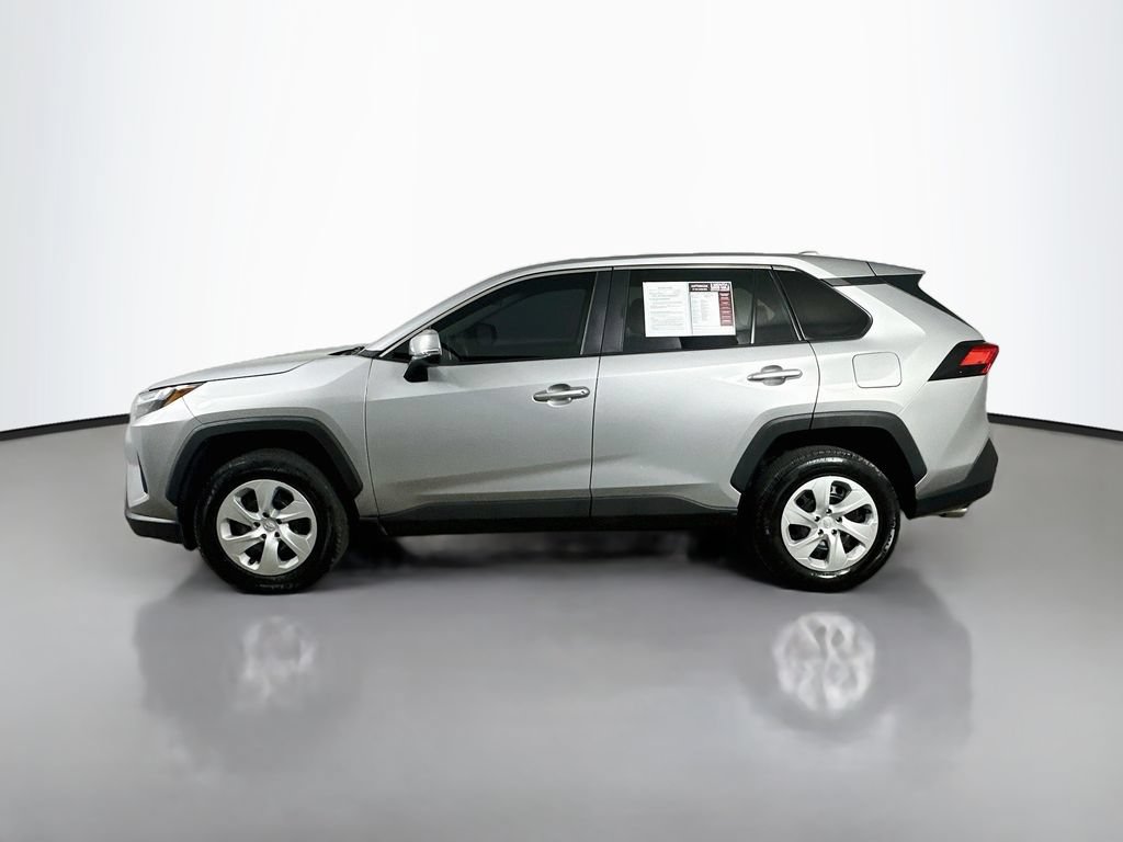Used 2023 Toyota RAV4 LE AWD/4WD image 5