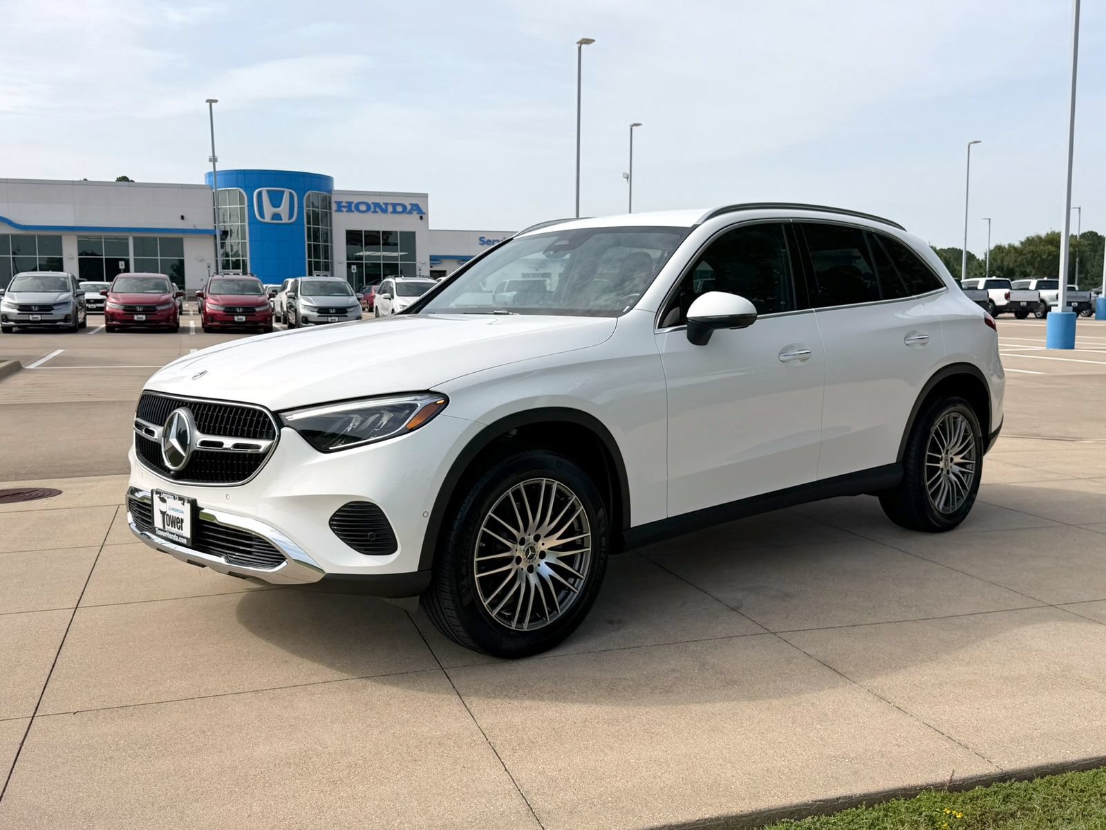 Used 2025 Mercedes-Benz GLC 300 image 3