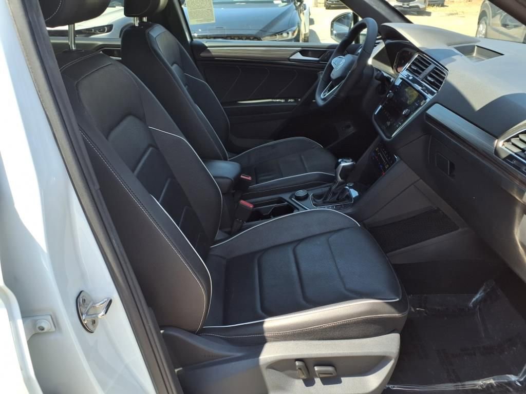 Used 2022 Volkswagen Tiguan SEL R-Line image 24