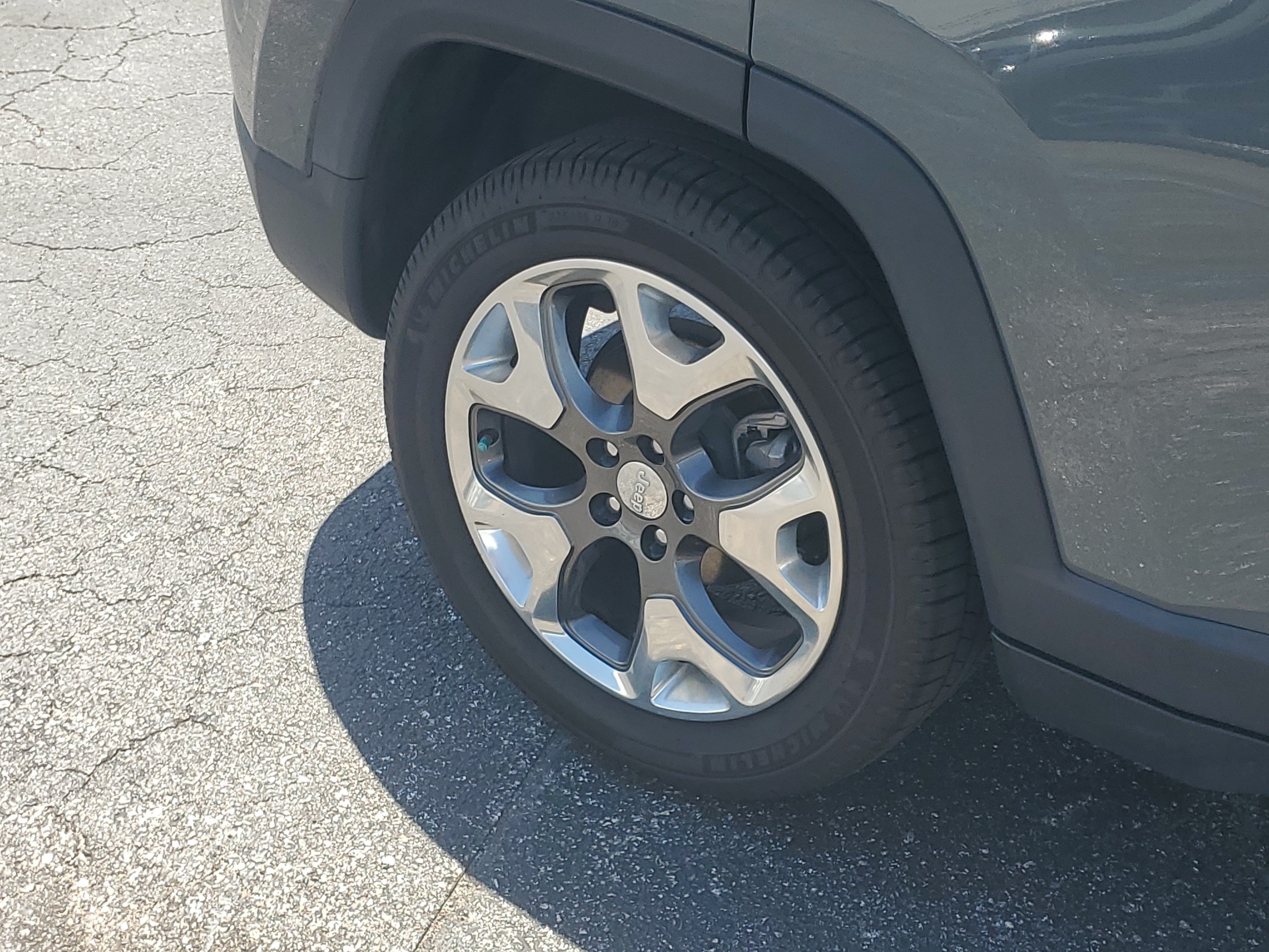 Used 2021 Jeep Compass Limited w/ Elite Interior Group FWD image 9