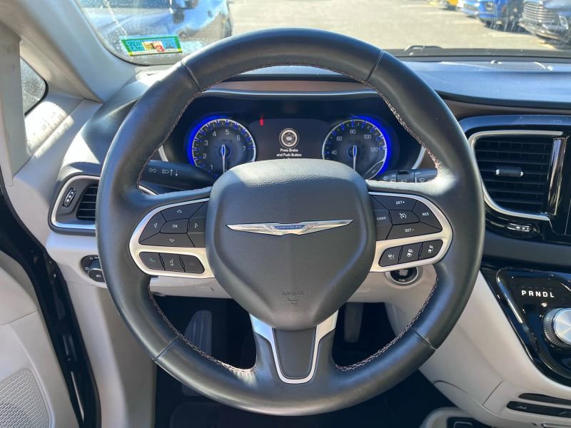 Used 2018 Chrysler Pacifica Touring-L Plus w/ Advanced Safetytec Group image 20