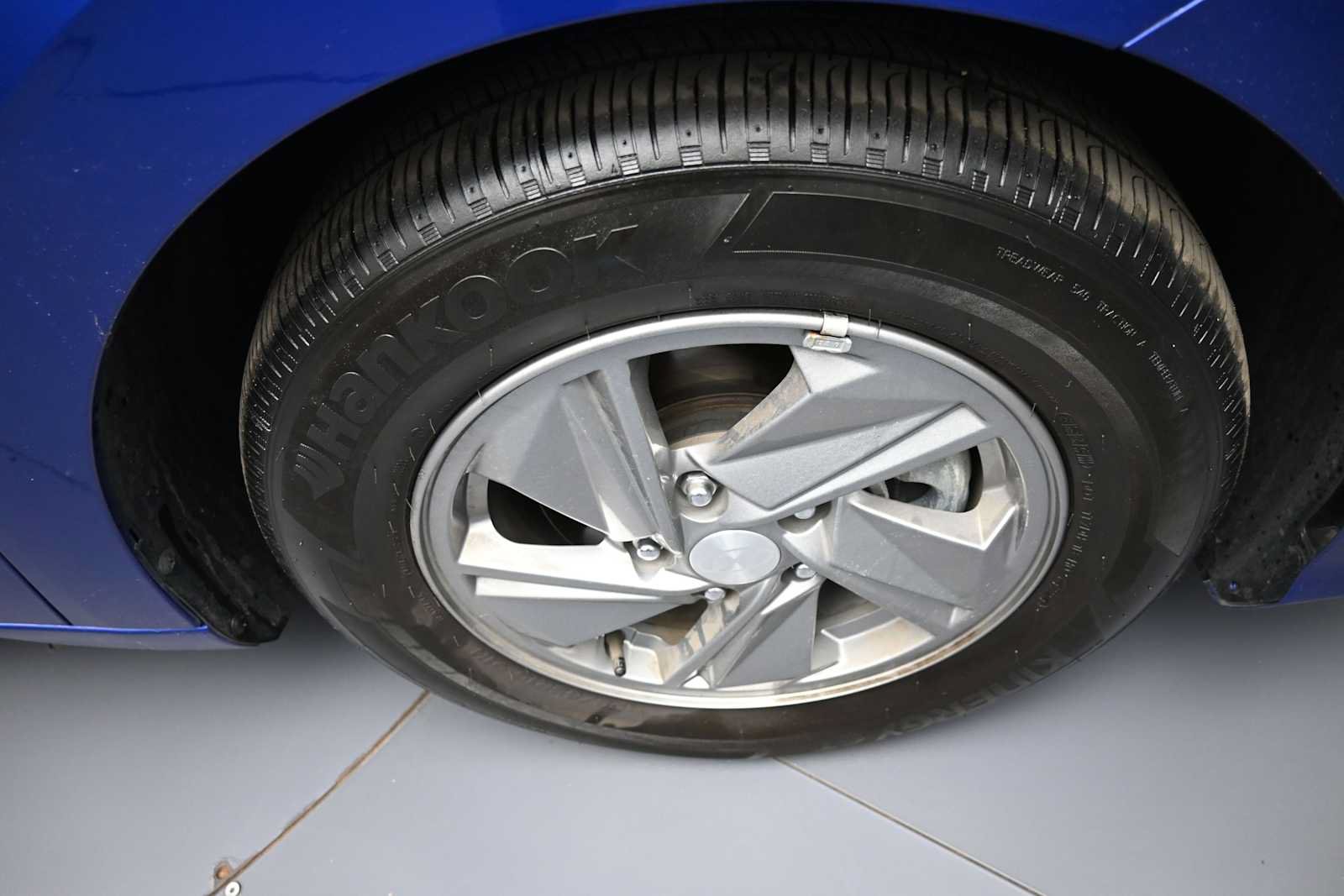 Certified 2025 Hyundai Elantra SE FWD image 12