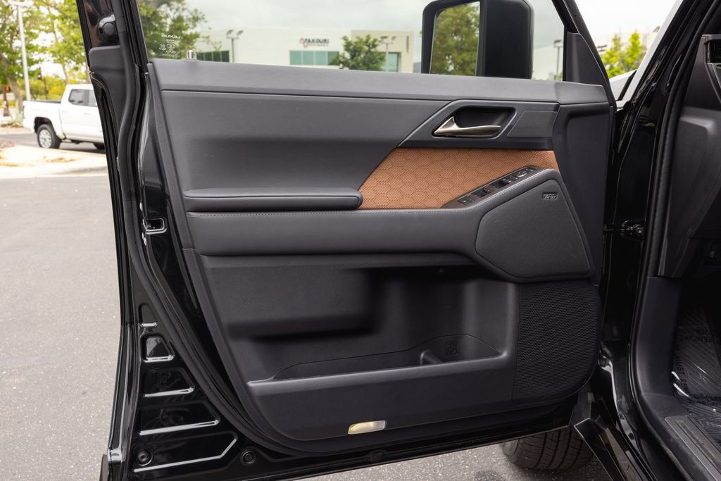 Used 2025 Lexus GX 550 w/ Accessory Package (Z1) AWD/4WD image 25
