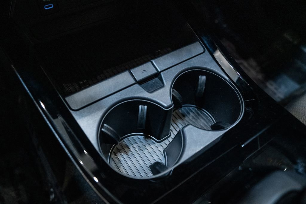 Used 2025 Toyota Prius LE image 27