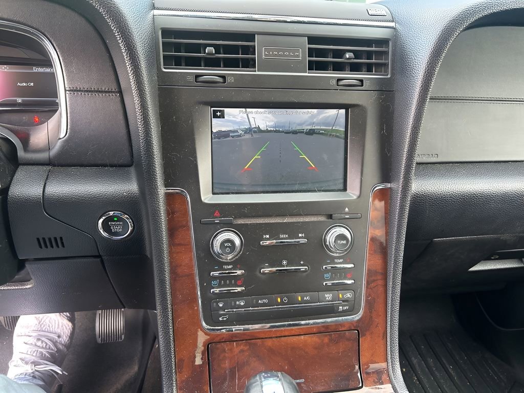 Used 2016 Lincoln Navigator L Select RWD image 10