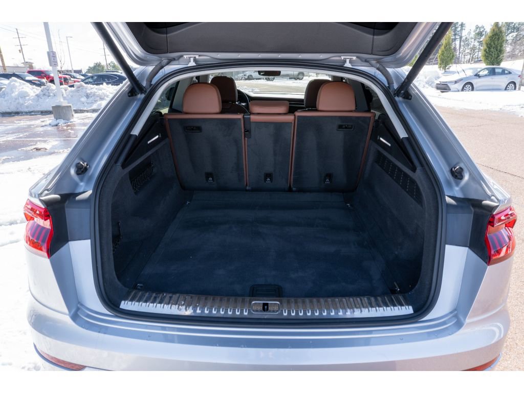 Used 2022 Audi Q8 Premium Plus image 15
