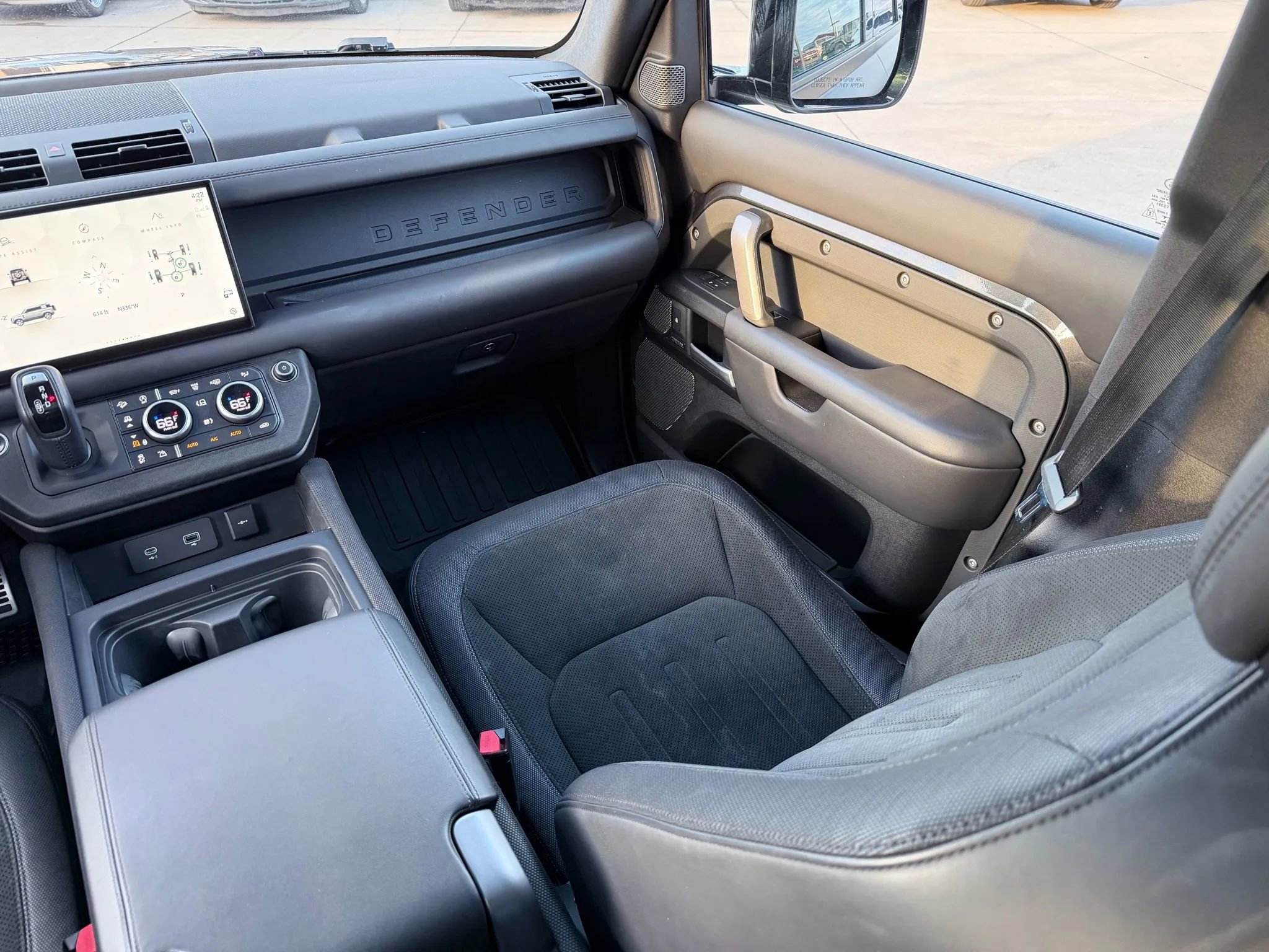 Used 2023 Land Rover Defender 110 V8 image 14