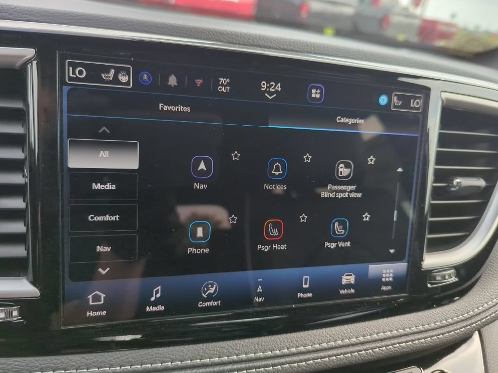 New 2027 Chrysler Pacifica Limited AWD/4WD image 19