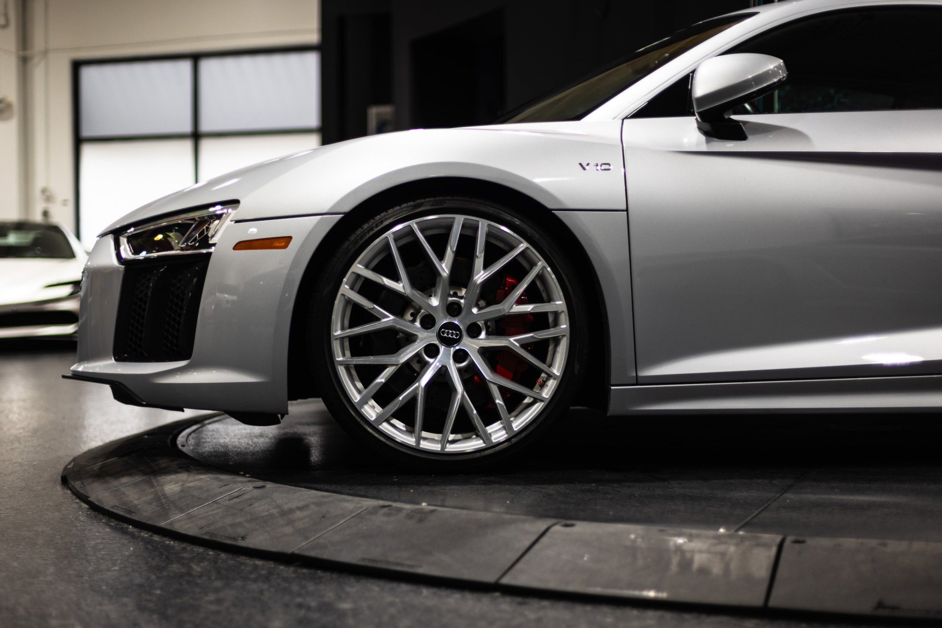 Used 2017 Audi R8 V10 w/ Carbon Exterior Package image 24