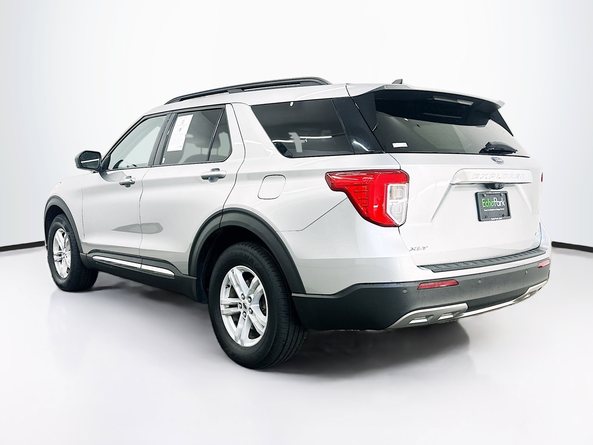 Used 2021 Ford Explorer XLT w/ Equipment Group 202A AWD/4WD image 5