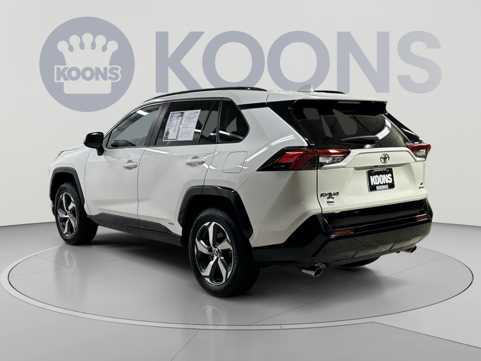 Used 2025 Toyota RAV4 SE w/ Weather & Moonroof Package AWD/4WD image 18