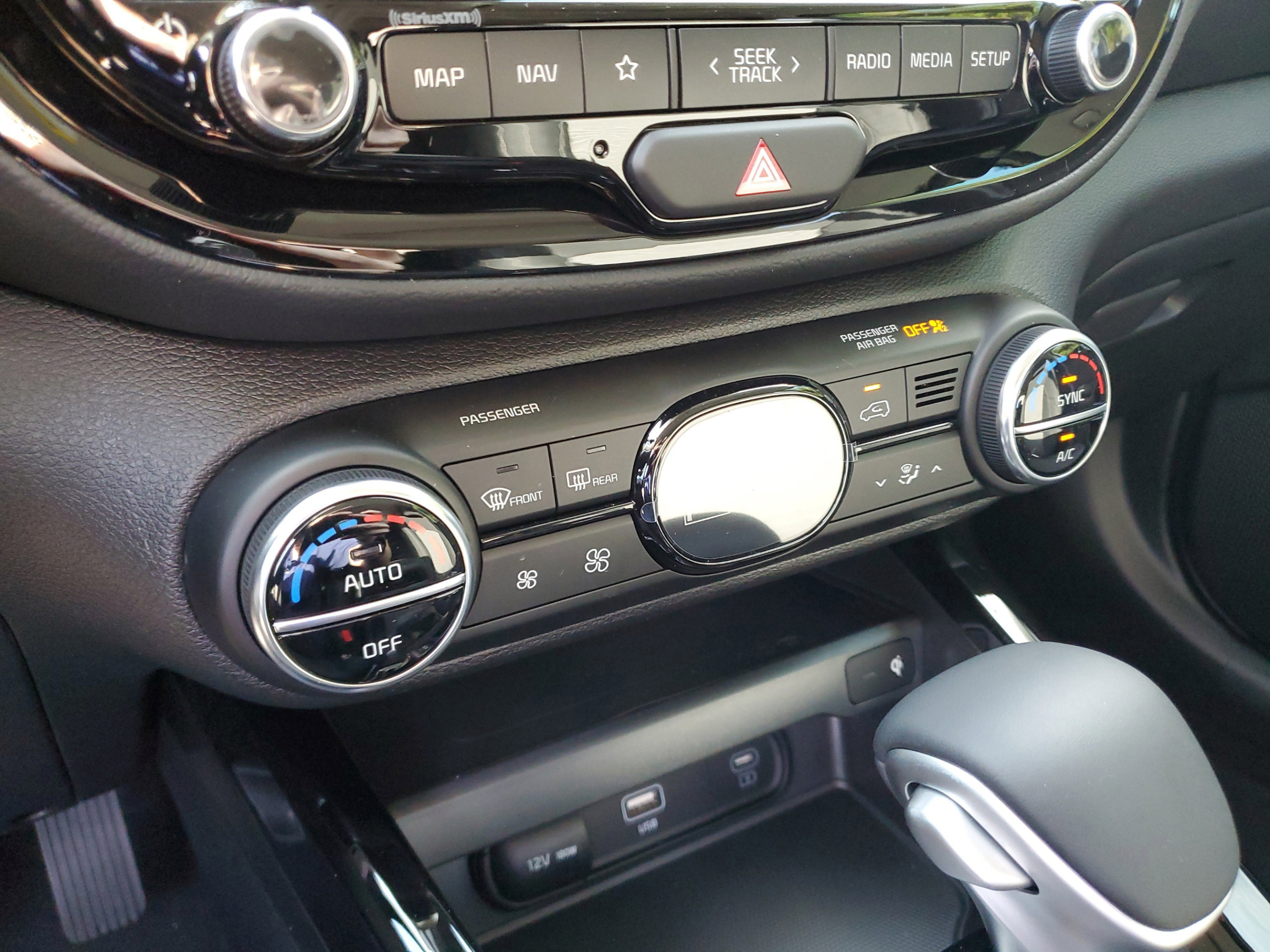 Certified 2025 Kia Soul EX FWD image 17