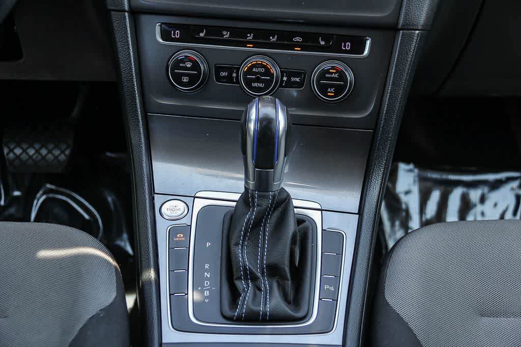 Used 2015 Volkswagen e-Golf Limited Edition FWD image 13
