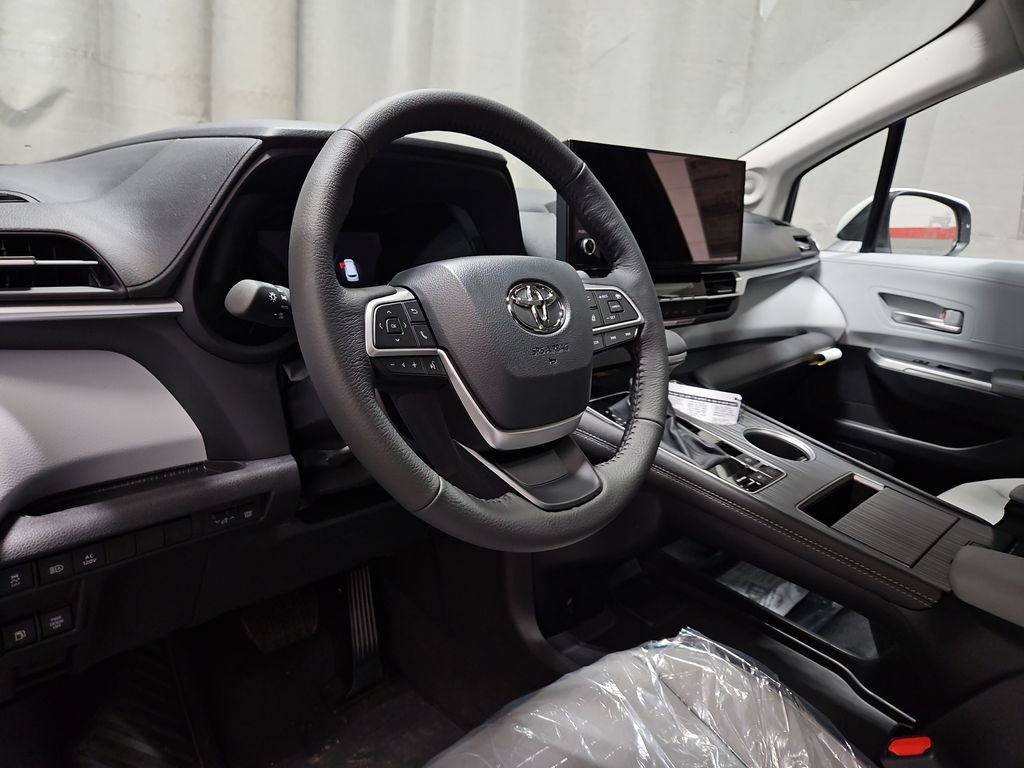 New 2026 Toyota Sienna XLE image 13
