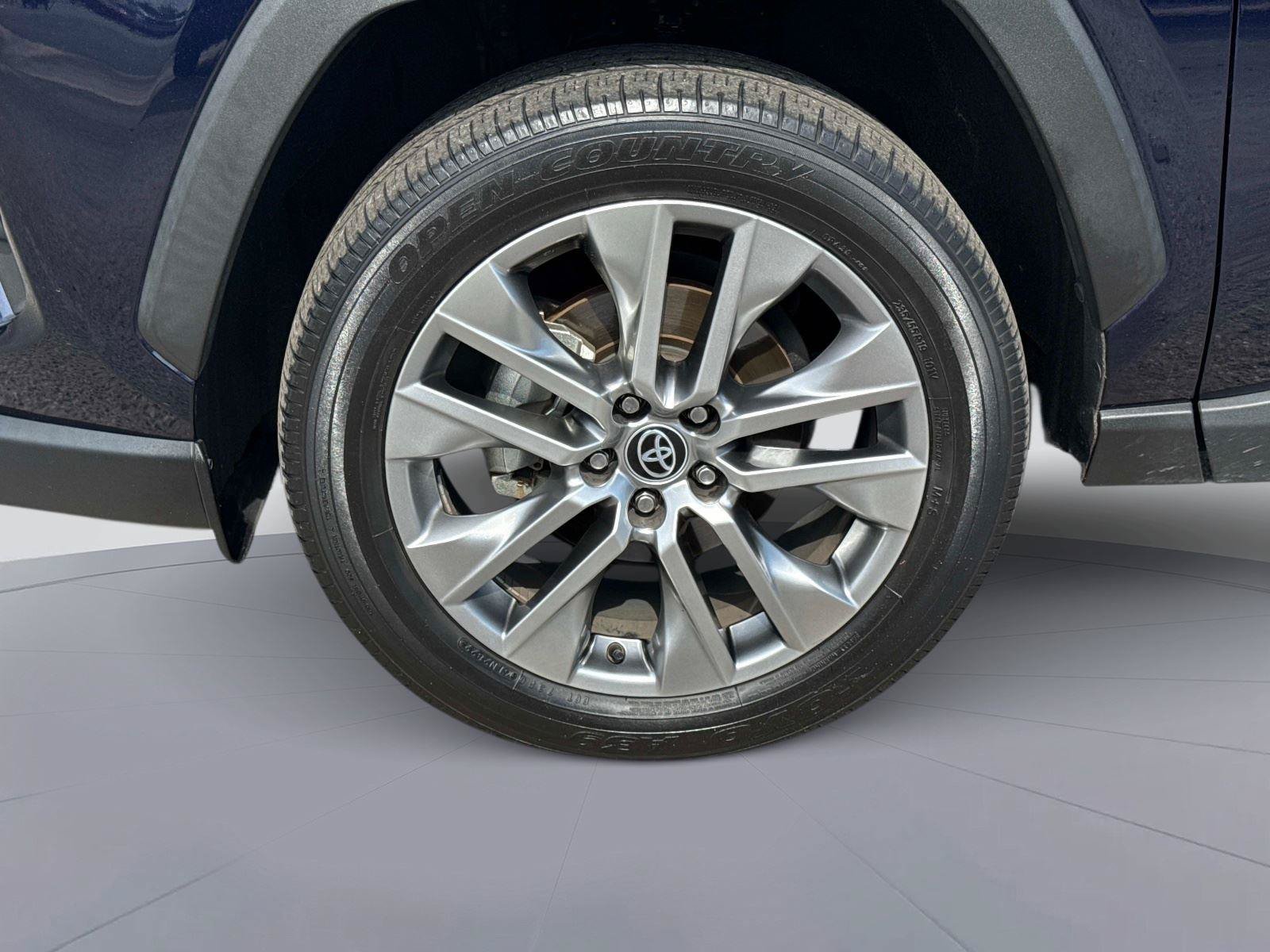 Used 2022 Toyota RAV4 XLE Premium FWD image 11