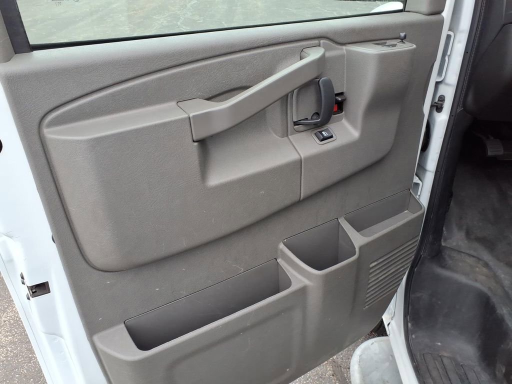 Used 2024 GMC Savana 2500 w/ Driver Convenience Package image 11