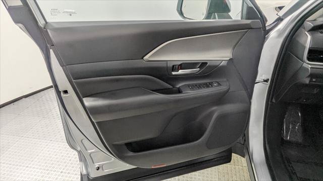 Used 2025 Toyota Grand Highlander FWD image 18
