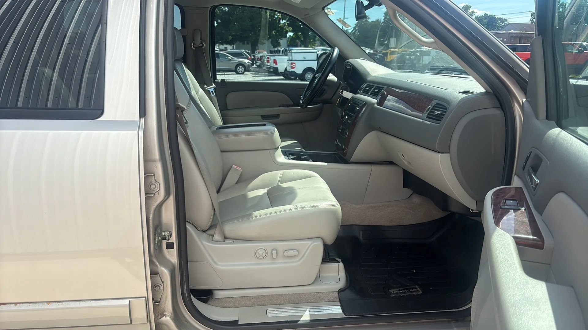 Used 2007 Chevrolet Avalanche LTZ w/ LTZ Preferred Equipment Group AWD/4WD image 17